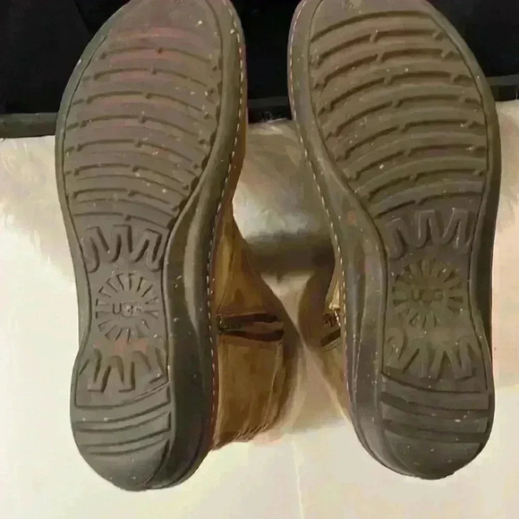 UGG Australian Karyn Cuff SheepSkin Boot, Size 8, Hand Woven Braided Det… - Picture 8 of 8